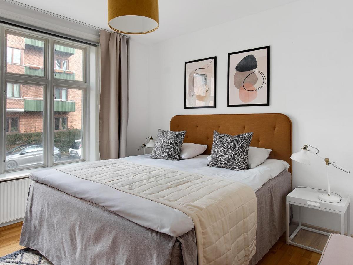 Sanders Constantin - Chic Two-bedroom With Balcony Leilighet København