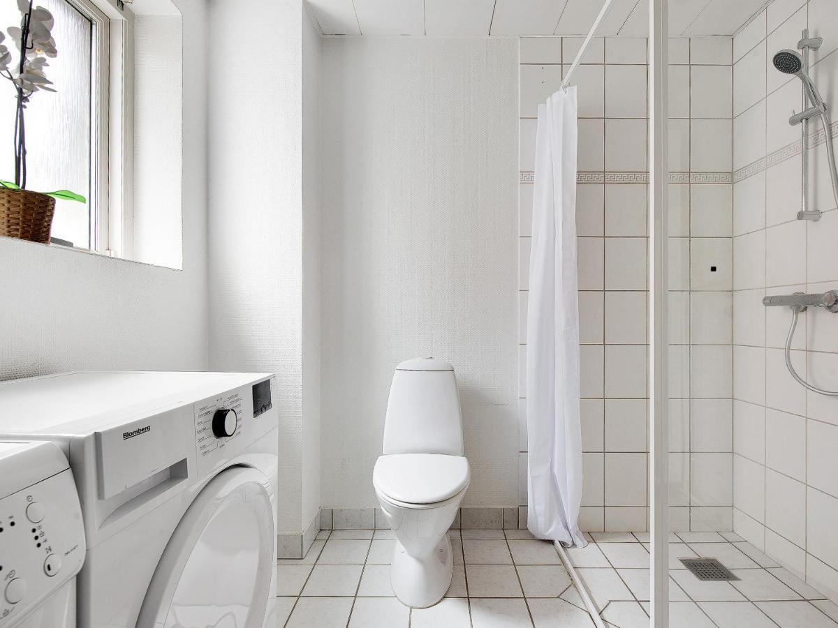 Sanders Constantin - Chic Two-bedroom With Balcony Leilighet København