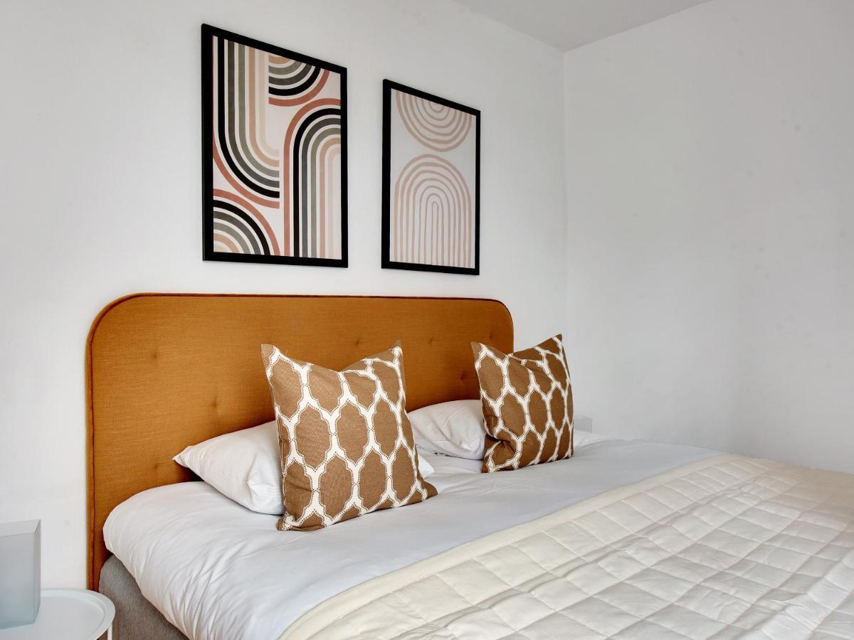 Sanders Constantin - Chic Two-bedroom With Balcony Leilighet København